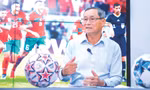 HLV Mai Đức Chung tại tòa soạn báo Tiền Phong. Ảnh: Hoàng Mạnh Thắng