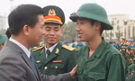 Nam tân binh mồ côi tình nguyện nhập ngũ