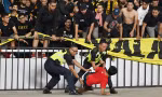 CĐV Thái Lan và Malaysia đánh nhau gây cảnh đổ máu