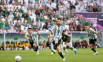 Hai cựu danh thủ MU và Liverpool cãi tay đôi trên sóng trực tiếp vì quả phạt đền của Messi