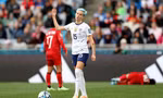 Đá hỏng phạt đền khiến Mỹ bị loại, Rapinoe bị cựu tổng thống Trump chỉ trích nặng nề