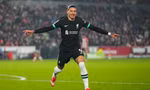 Lập cú đúp phút bù giờ, Nunez giúp Liverpool vượt ải Brentford