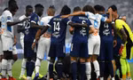 Cầu thủ Ligue 1 đột quỵ trên sân