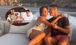 Ronaldo chơi trội khi đi nghỉ tại Tây Ban Nha