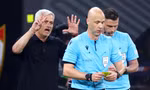 Nhận án phạt nặng, Mourinho tung đòn đáp trả UEFA