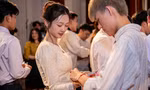Độc đáo lễ hội té nước và buộc chỉ cổ tay của sinh viên Lào tại Đại học Hạ Long