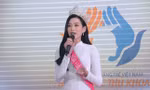 Hoa hậu Đỗ Thị Hà tại lễ vinh danh "Nâng bước thủ khoa 2020" 