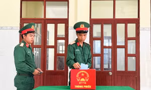 Hơn 2.000 cử tri đặc khu Thổ Châu đi bầu cử sớm