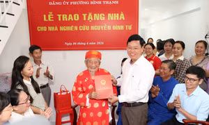 Nhà nghiên cứu 106 tuổi Nguyễn Đình Tư đón nhận căn hộ nghĩa tình của TPHCM