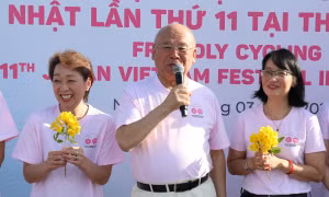 Hai nữ lãnh đạo bất ngờ với quà tặng trước thềm 8/3