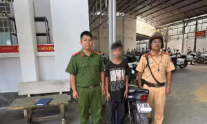 Thanh niên 'bốc đầu' xe máy bị tịch thu phương tiện, lộ ekip quay đưa lên mạng
