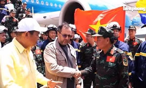 Bộ trưởng Venezuela cảm kích tinh thần của lực lượng cứu hộ Việt Nam