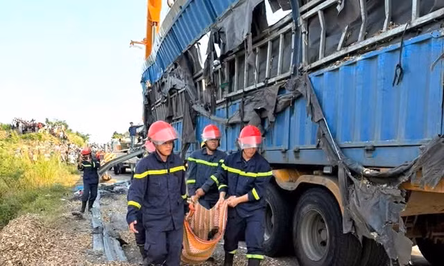 Container lấn làn, 3 người tử vong ở Đắk Lắk