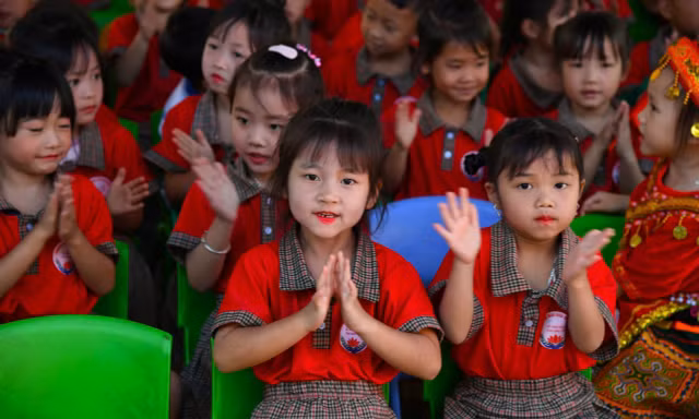 Có điểm trường mới, cô hiệu trưởng xúc động: 'Từ nay các cháu không còn học phòng tạm'