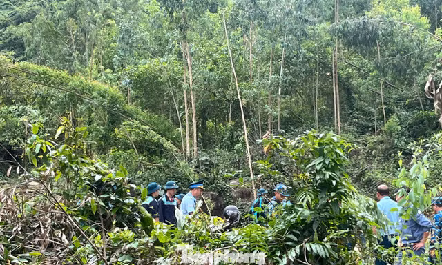 Hiện trường máy bay quân sự YAK-130 rơi ở vùng núi Đắk Lắk