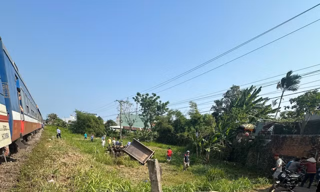 Va chạm tàu hỏa tại lối đi tự mở, ba ông cháu thương vong