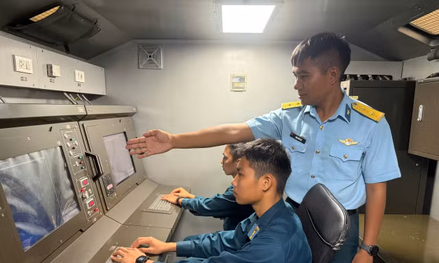 Tháng Thanh niên của những người lính canh trời theo cánh sóng Radar