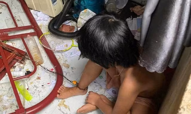 Thông tin bất ngờ vụ hai cháu gái bị bố ruột nhốt, xích chân vào thành giường