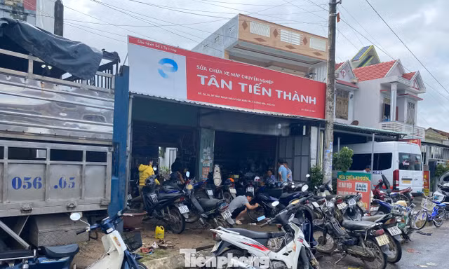 Hàng nghìn xe máy ngập lũ, tiệm sửa quá tải, người dân Đắk Lắk vật vã tái thiết