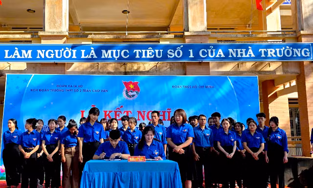 Học sinh kết nghĩa giữa 23 chi đoàn thôn, làng