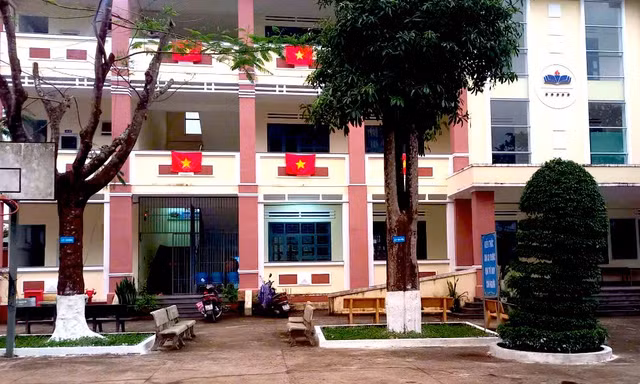 Công an điều tra vụ giấu rìu trong balo mang lên lớp đánh bạn học