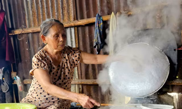 Cụ bà giữ vị mì Quảng hơn 50 năm 