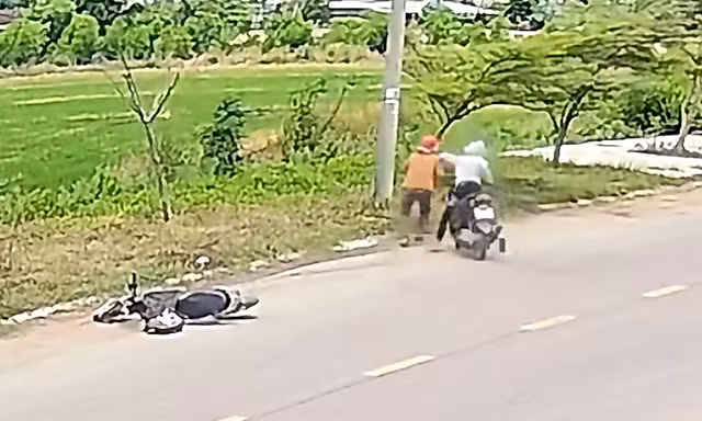 Giật dây chuyền vàng xong tên cướp quay lại đe doạ nạn nhân đưa nốt mặt dây