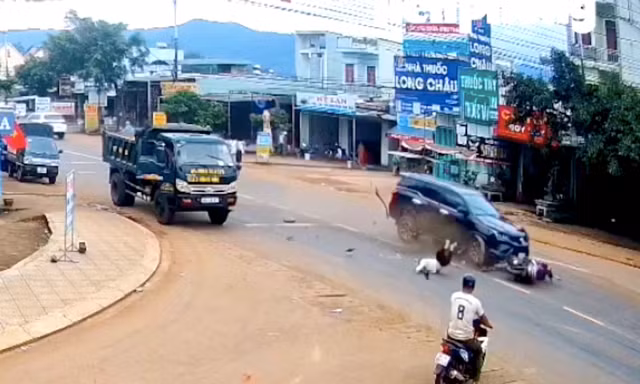 Ô tô tông mạnh khiến người phụ nữ tử vong trên Quốc lộ 14