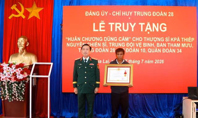 Quân đoàn 34 truy tặng Huân chương dũng cảm cho thượng sĩ Kpă Thiêp
