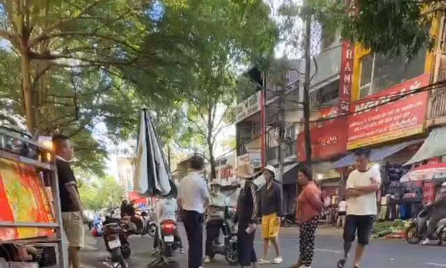 Nhắc nhở đậu xe, một phụ nữ ở Đắk Lắk bị xô ngã xuống đường