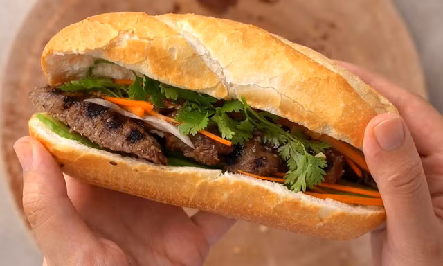 32 người ở Đắk Lắk nhập viện sau khi ăn bánh mì