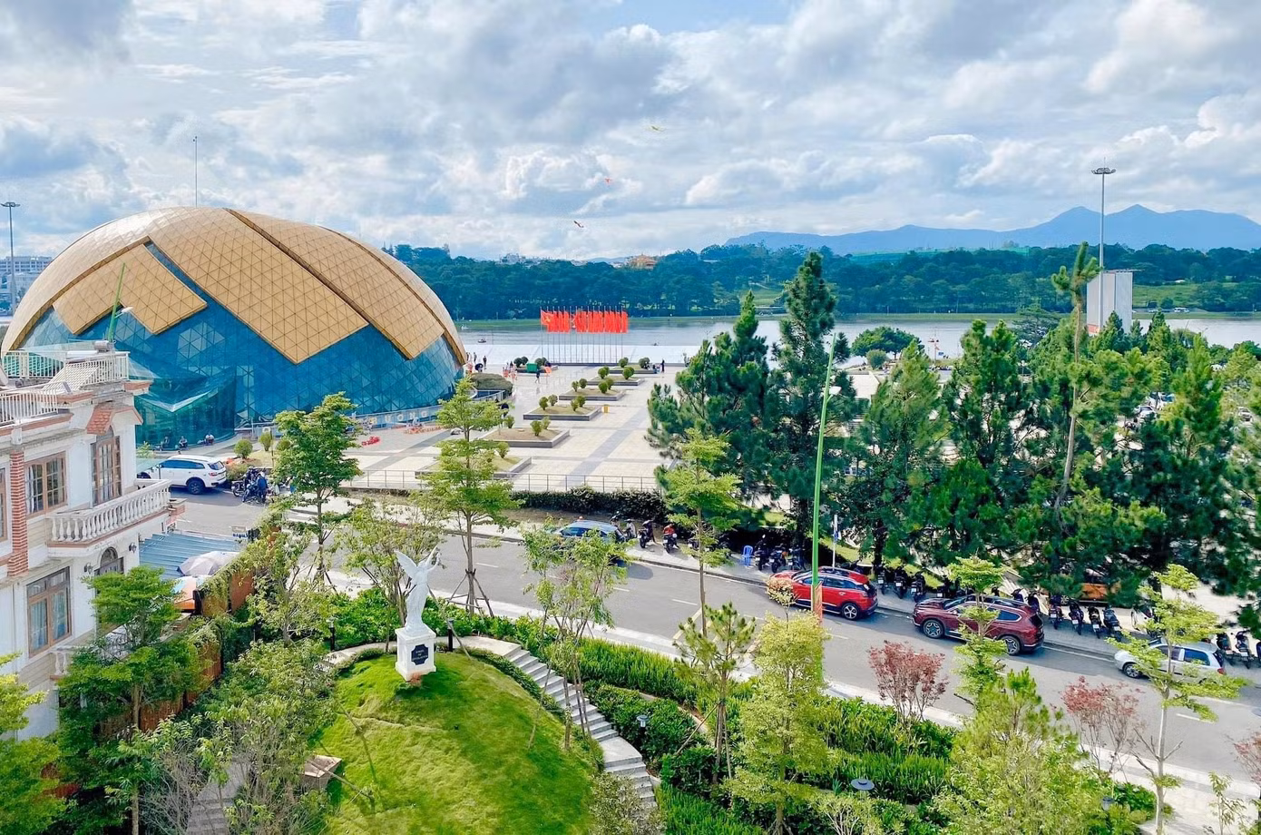 golden-sun-hotel-dalat-vi-the-tro-thanh-diem-giao-thoa-ly-tuong-giua-nhip-song-trung-tam-va-khong-gian-nghi-duong-tinh-tai-noi-du-khach-co-the-thong-tha-tan-huong-da-lat.jpg
