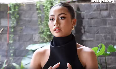 Hoa hậu Xuân Hạnh: 'Mẹ khóc khi tôi cự cãi với bố dượng suốt nhiều năm'