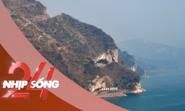 NHỊP SỐNG 24: Đổ xô đến ngọn núi có hình giống chú chó đang ngủ