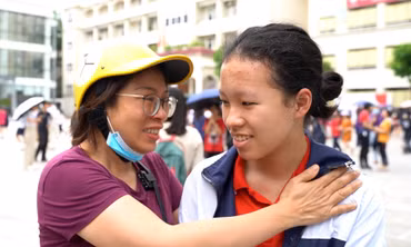 Thí sinh nói gì khi kết thúc thi tuyển lớp 10 chuyên THPT đầu tiên tại Hà Nội