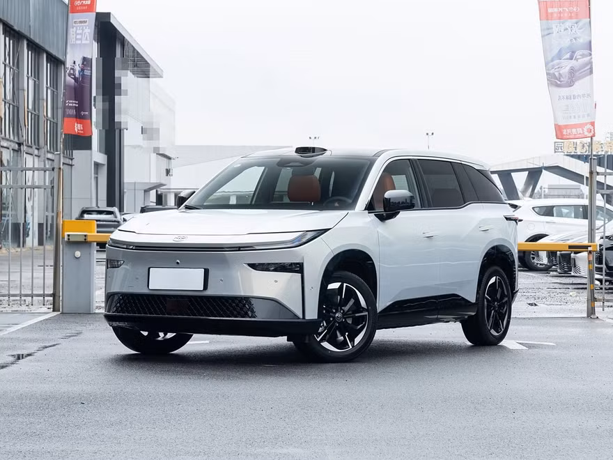 Xe điện giá rẻ của Toyota lên ngôi ở Trung Quốc