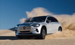 Mercedes GLC điện sắp có bản hiệu suất cao mạnh ngang siêu xe