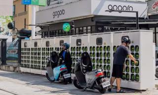 Những giải pháp cho bài toán sạc xe máy điện