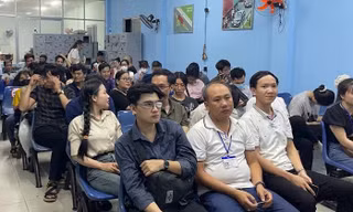 Hình ảnh làm việc đến nửa đêm chưa từng có ở TPHCM