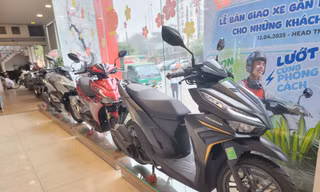 Thị trường xe máy xăng chững lại, xe máy điện tăng tốc