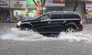 Những lưu ý khi lái xe qua vùng ngập nước