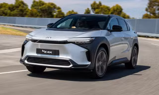 Kế hoạch xe điện của Toyota bị ảnh hưởng
