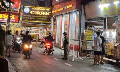 Truy tìm thanh niên đâm chết người giữa đường ở TPHCM
