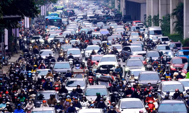 Giao thông Hà Nội ngày cận Tết: 'Lúc nào cũng là giờ cao điểm'