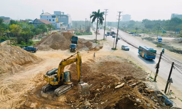 Toàn cảnh công trường cao tốc hơn 5.000 tỷ đồng nối Đại lộ Thăng Long - Hòa Bình 