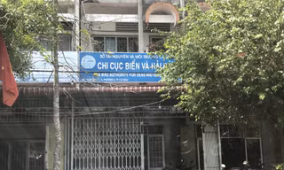 Kỷ luật nữ phó phòng ở Cà Mau đi du học rồi không về nước