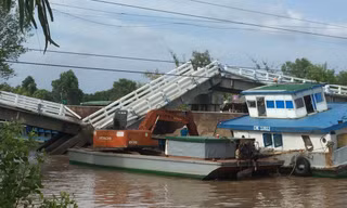 Va chạm trên sông, 1 công nhân tử vong