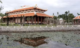 Đền thờ 10 anh hùng liệt sĩ khởi nghĩa Hòn Khoai