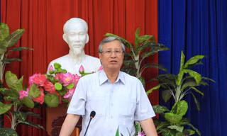Đồng chí Trần Quốc Vượng