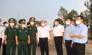 Phó Thủ tướng Trương Hòa Bình kiểm tra công tác phòng dịch tại Đồng Tháp